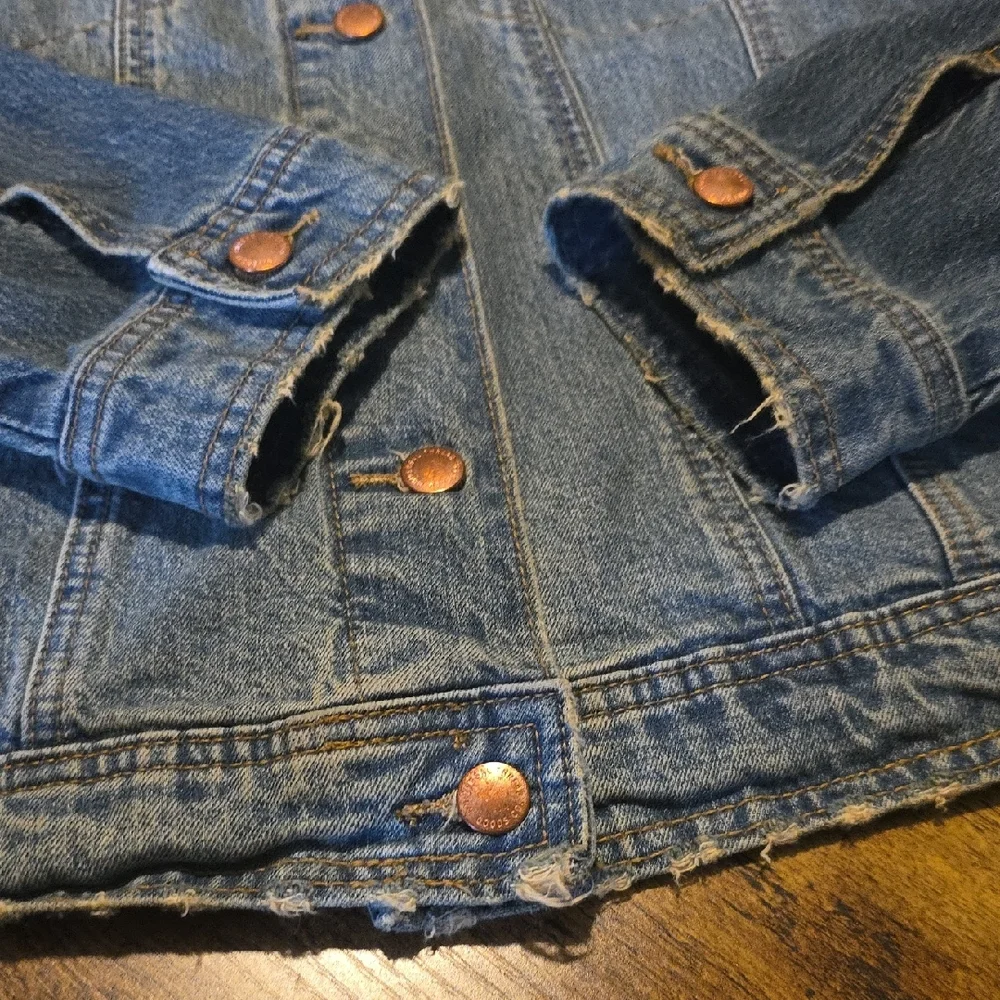 Universal Thread Blue Jean Jacket Timeless Style - Picture 4 of 10